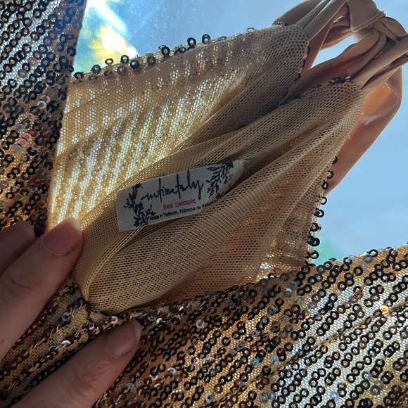 Free people gold sequin dress never worn- runs small XL - Picture 3 of 4